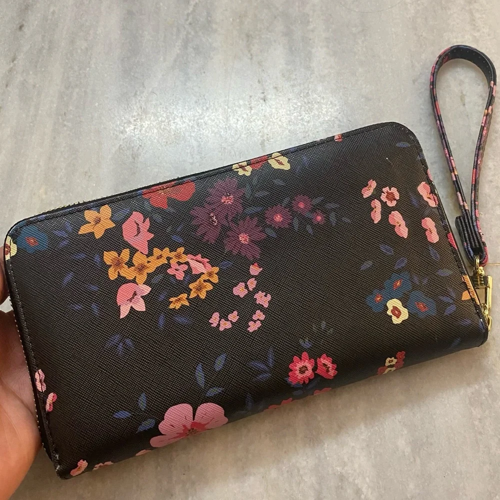 Brand new never used, steve madden bigger
size wrist wallet - Picture 3 of 13